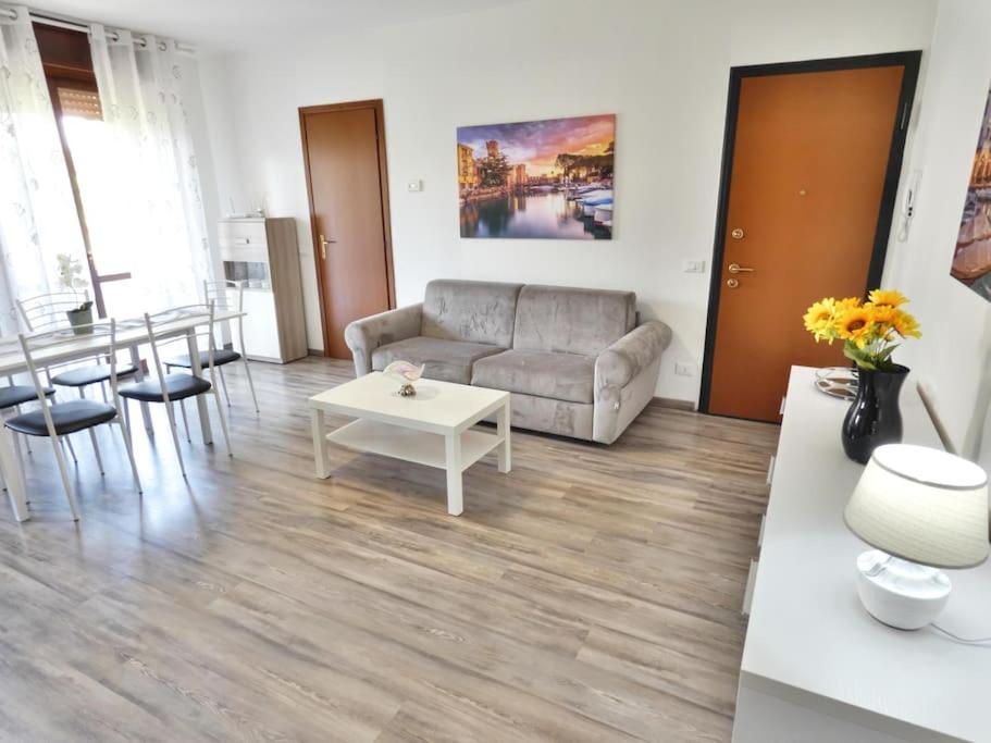 Ferienwohnung Welcome House Desenzano Center Desenzano del Garda Exterior foto